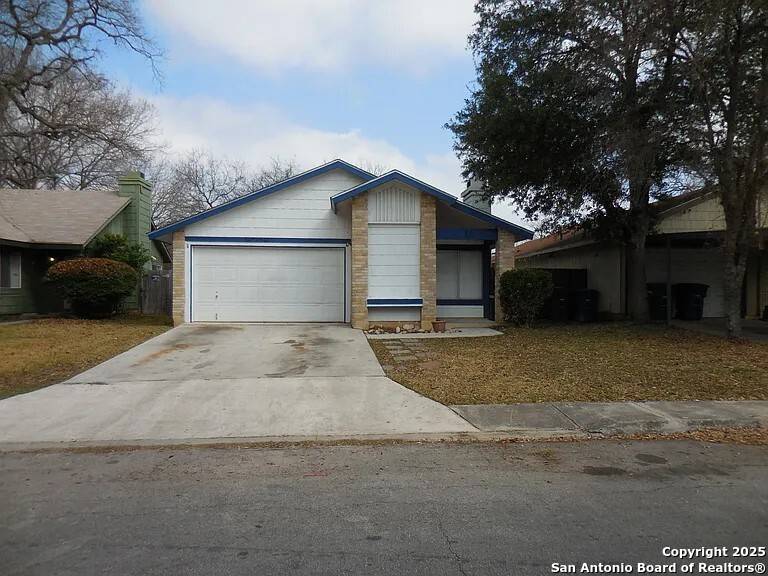 9543 Bowen Dr, San Antonio, TX 78155