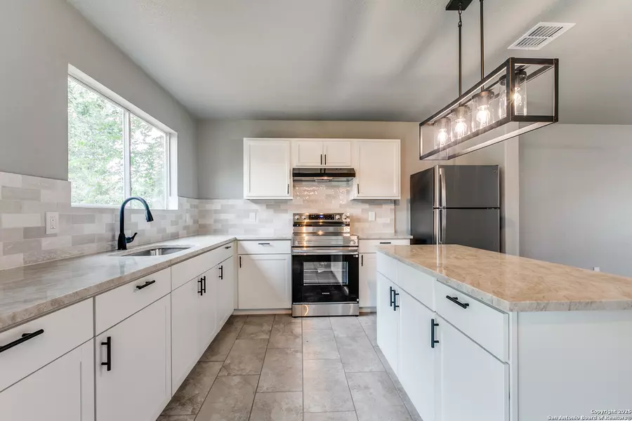 9015 Sycamore Cv, San Antonio, TX 78245