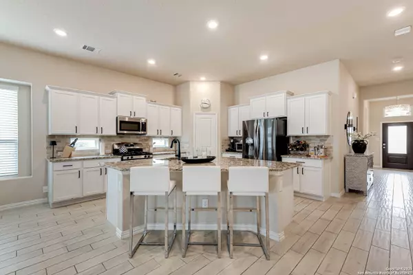 Boerne, TX 78006,29123 Bettina