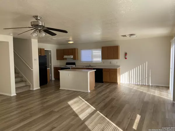 San Antonio, TX 78224,8935 Rhoda