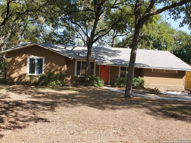 105 Hillcrest Dr, San Marcos, TX 78666