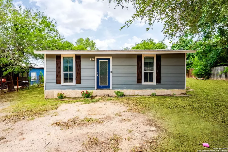 2438 Royal Oaks, Poteet, TX 78065