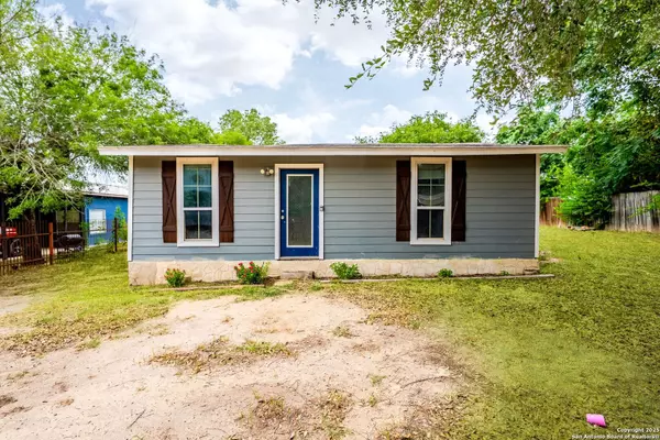 2438 Royal Oaks, Poteet, TX 78065