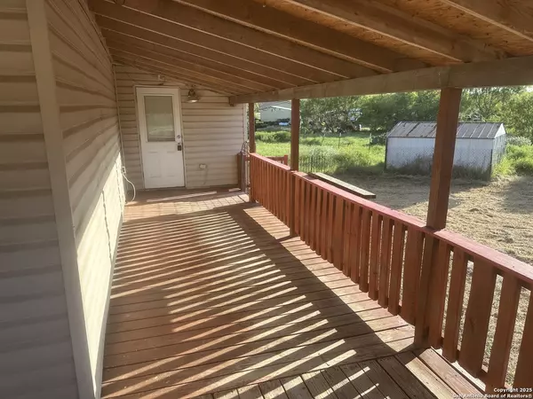 Floresville, TX 78114,115 Terrace Hill