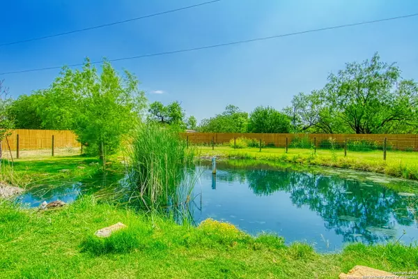 18883 lagloria, Elmendorf, TX 78112