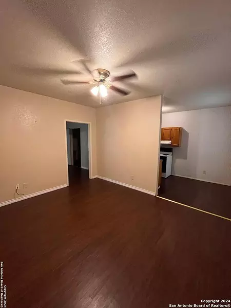 6911 us highway 281 UNIT 4, Pleasanton, TX 78064