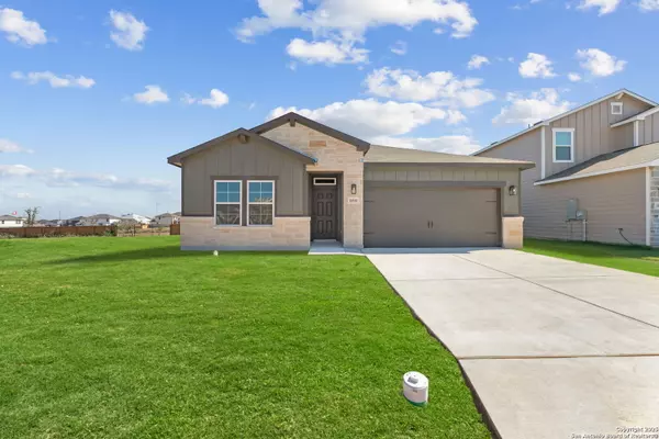 Elmendorf, TX 78112,16510 Red Pine