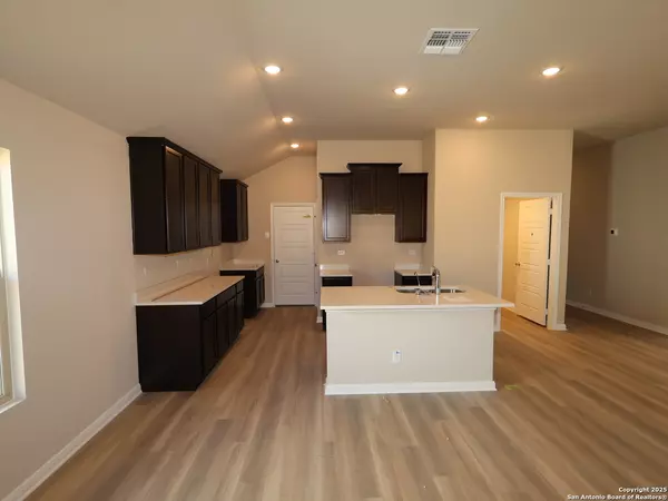 San Antonio, TX 78222,5043 Agave Blue Lane