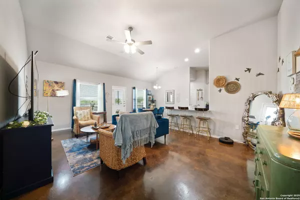 Seguin, TX 78155,1100/1102 Stanley