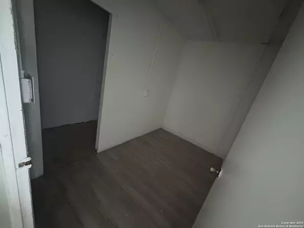 San Antonio, TX 78221,4001 Commercial UNIT 4021