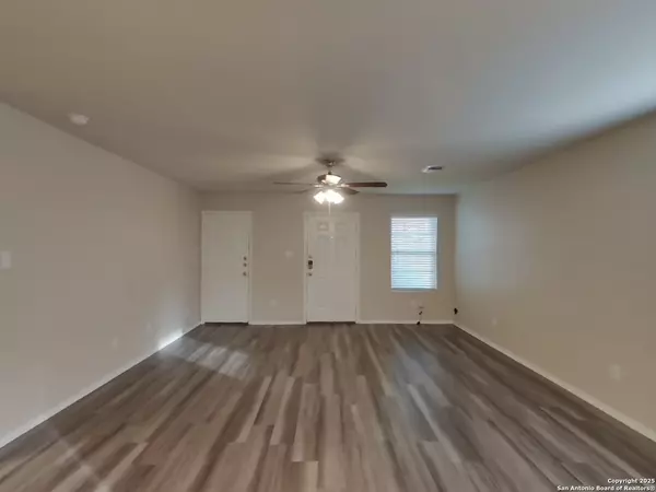 San Antonio, TX 78252,6526 Beehive