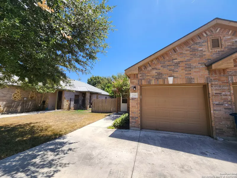 210 ANNE LOUISE DR, New Braunfels, TX 78130-3493