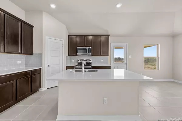 Floresville, TX 78114,145 Cheyenne Drive