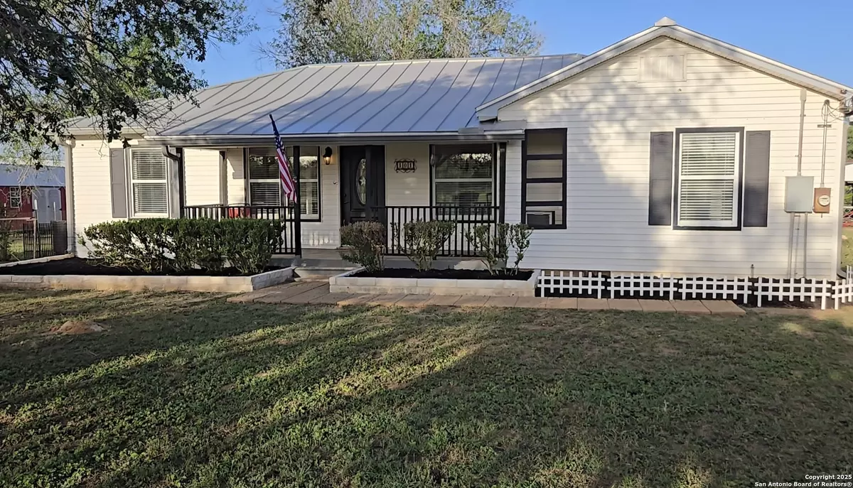 Devine, TX 78016,101 County Road 779