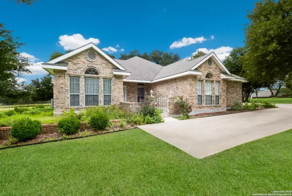 Floresville, TX 78114,228 FAWN LANE