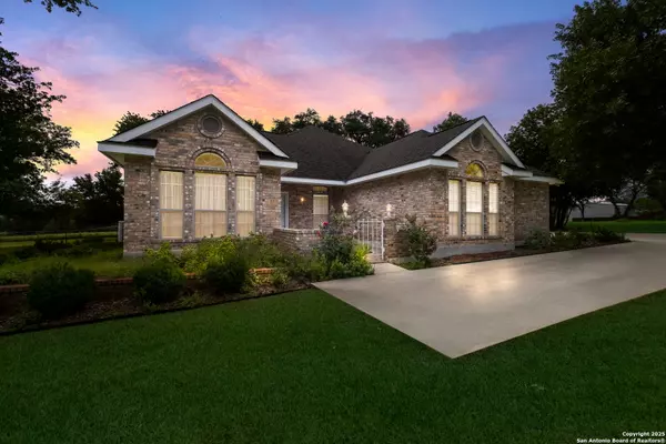 228 FAWN LANE, Floresville, TX 78114