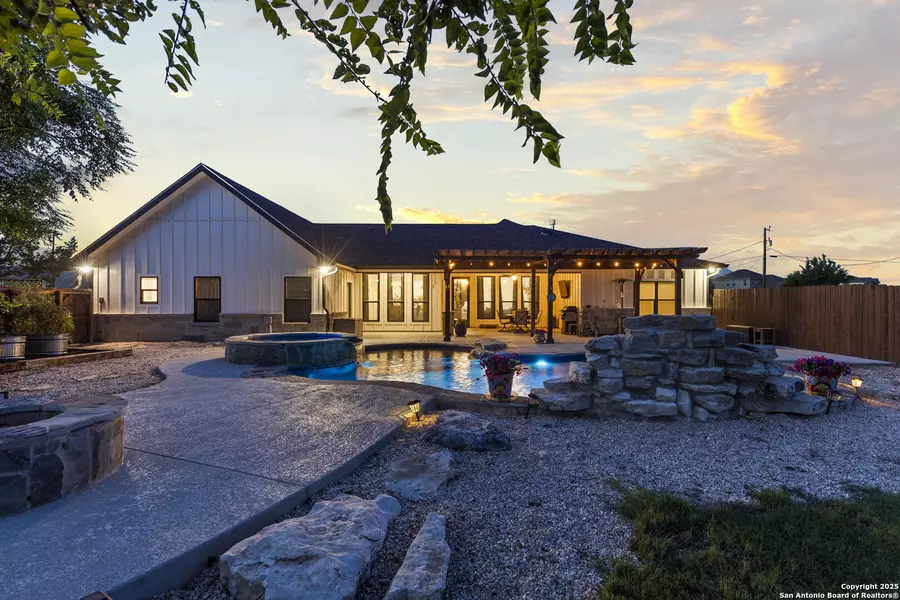 300 Firewheel, Bandera, TX 78003