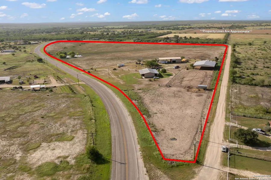 18434 Fm 471, Natalia, TX 78059
