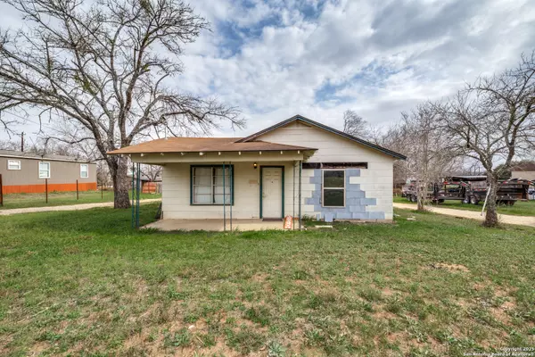 Floresville, TX 78114,914 Trail