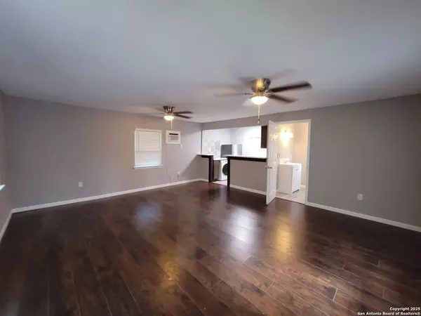 San Antonio, TX 78228,234 senisa UNIT 3