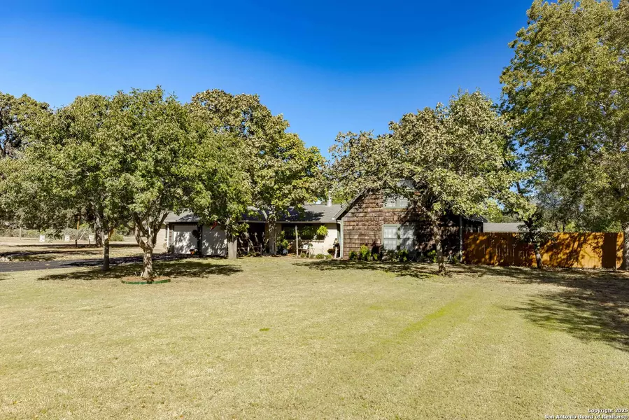 131 Elm Way, Kerrville, TX 78028-4532