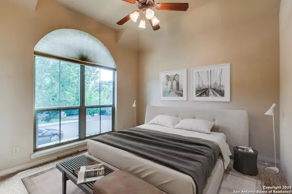 Hollywood Park, TX 78232,15 Cascade Glen