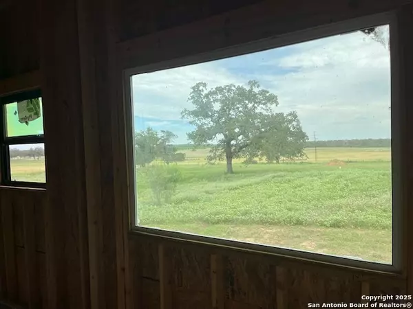 Stockdale, TX 78160,3037 county road 442