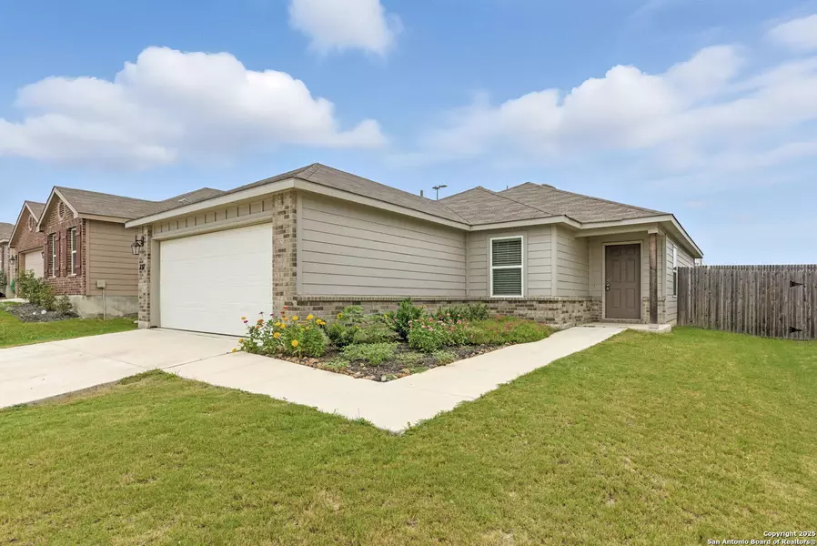 737 Peak Place, Seguin, TX 78155
