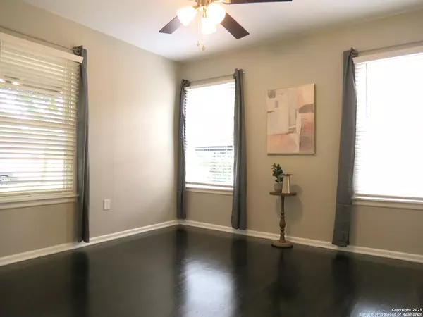 Seguin, TX 78155,426 Wallace