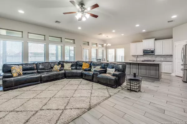 Seguin, TX 78155,2916 Glen View