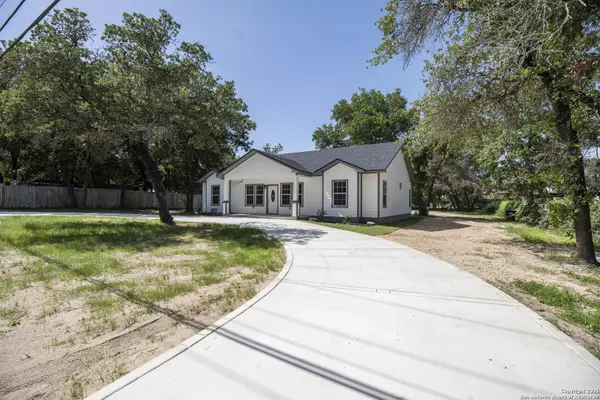 Elmendorf, TX 78112,3811 Waterwood Pass