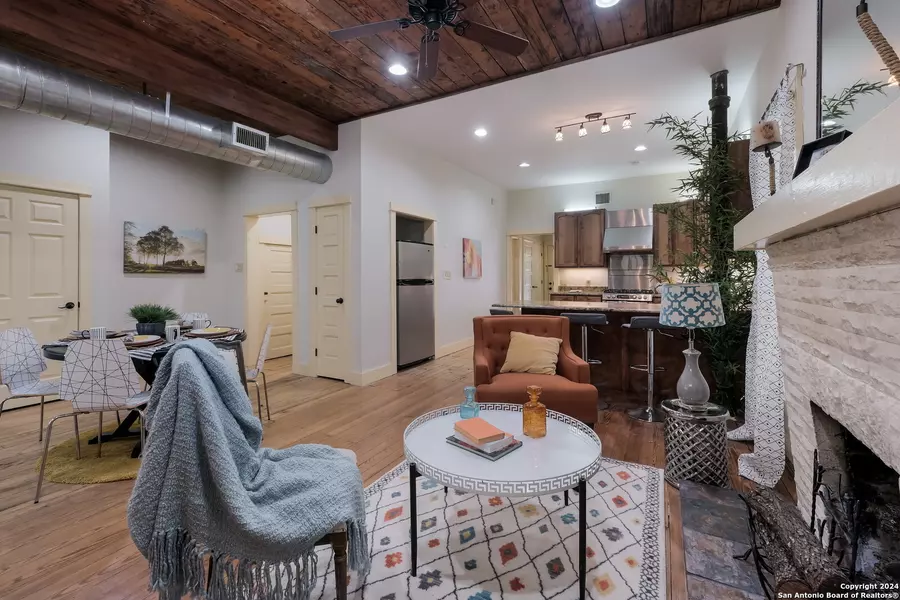 215 IRA AVE UNIT 1, San Antonio, TX 78209-7010
