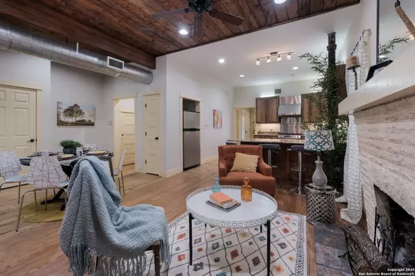 215 IRA AVE UNIT 1, San Antonio, TX 78209-7010