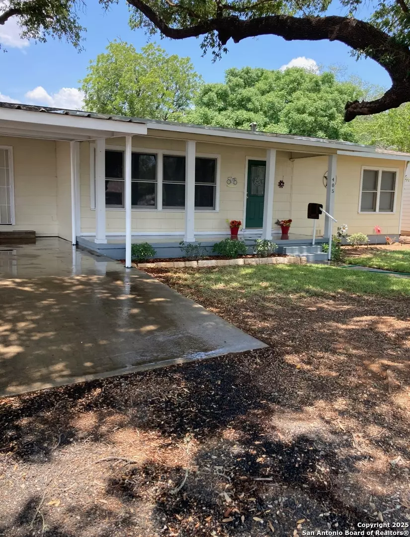 Pearsall, TX 78061,405 Trinity