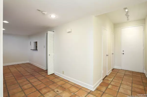 San Antonio, TX 78209,3102 Eisenhauer UNIT B16