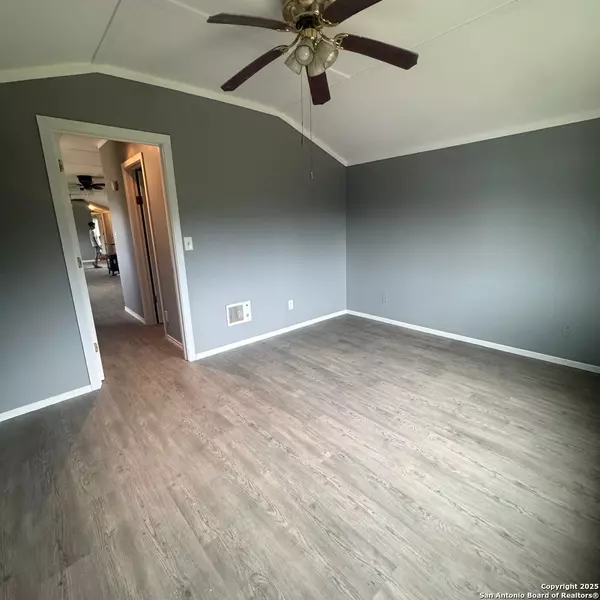 Floresville, TX 78114,840 County Road 404