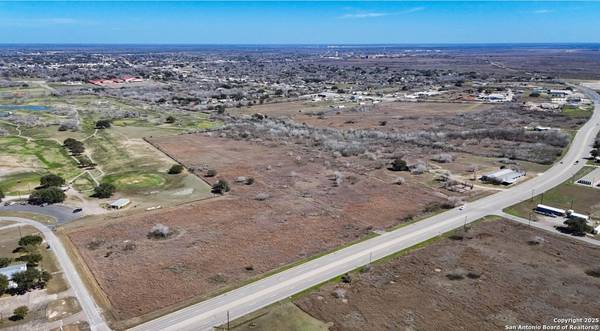 2364 Nogueira St, Beeville, TX 78102