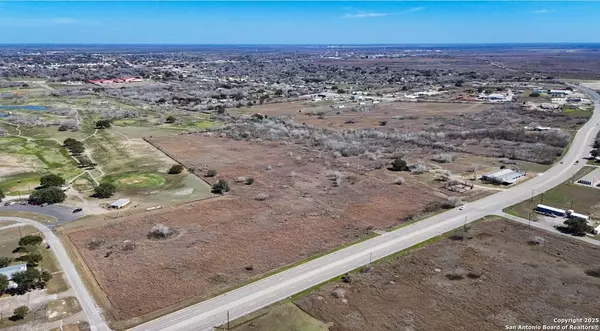 2364 Nogueira St, Beeville, TX 78102