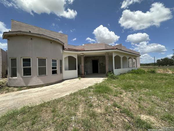 210 Cleo Ln, Poteet, TX 78065