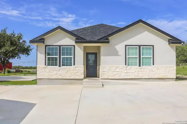 3163 Fm 2504, Poteet, TX 78065