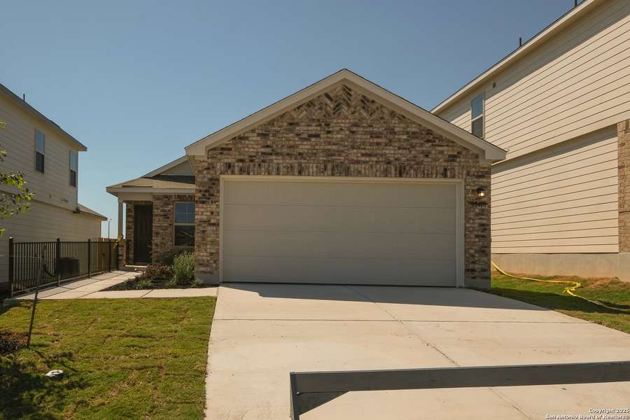 10418 White Hart Lane, Converse, TX 78109