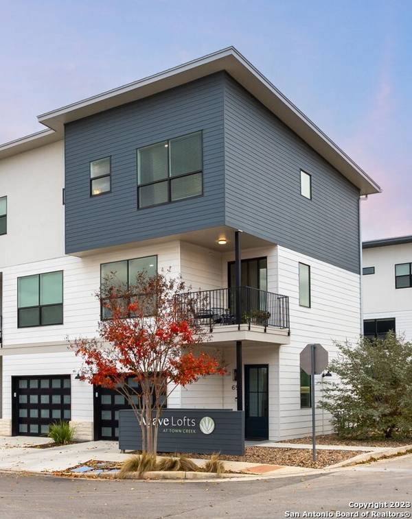 657 stadtbach UNIT 8, New Braunfels, TX 78130