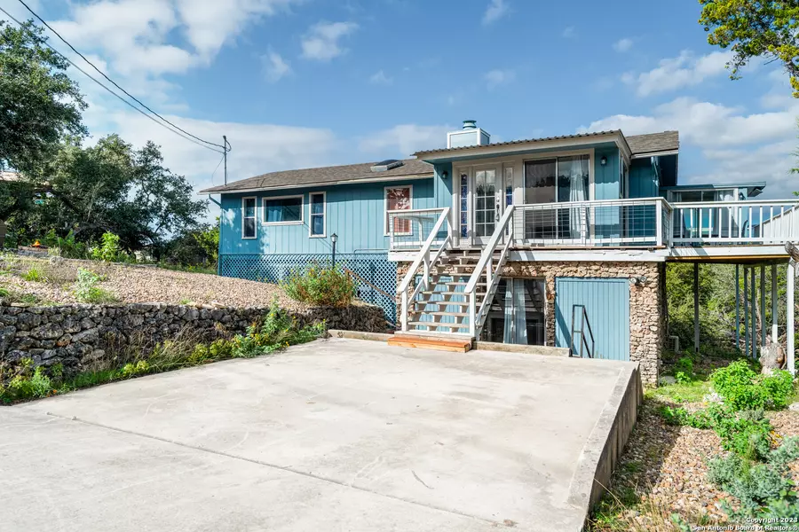 193 Black Oak Dr, Canyon Lake, TX 78133