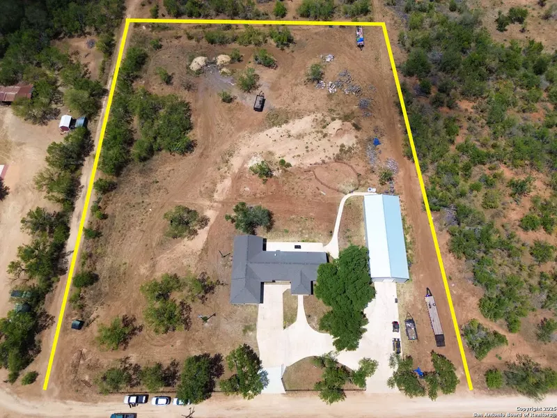 200 Pr 6631, Devine, TX 78016
