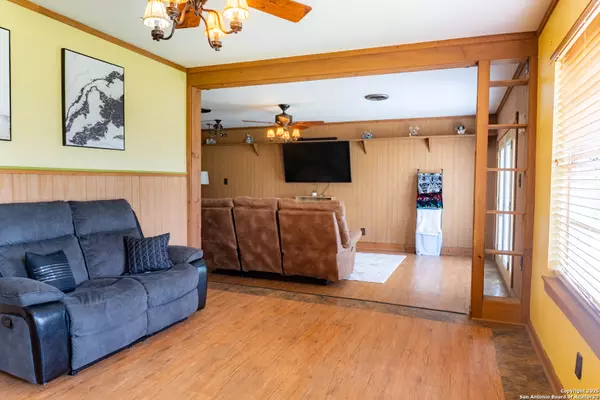 Seguin, TX 78155,517 East Martindale Rd