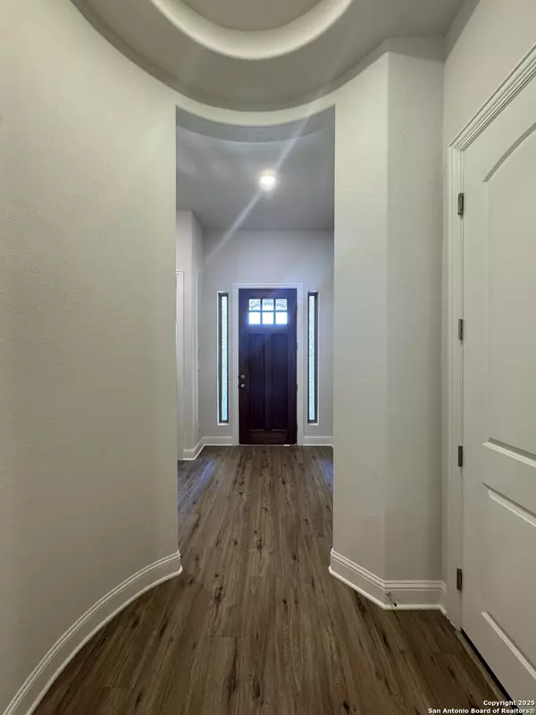 New Braunfels, TX 78132,737 groudsel