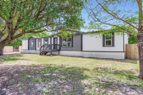 Marion, TX 78124,1101 Doree