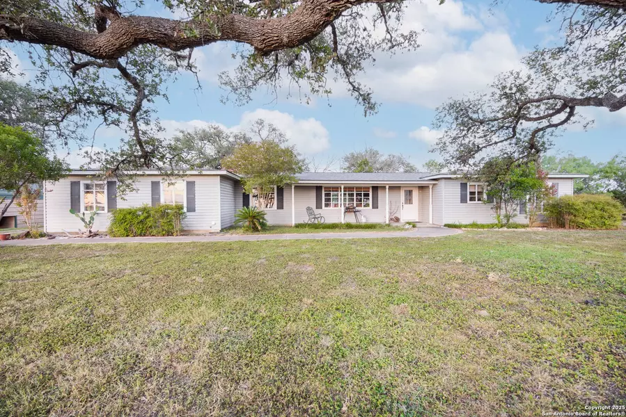 3150 F.M. 462 N, Hondo, TX 78861