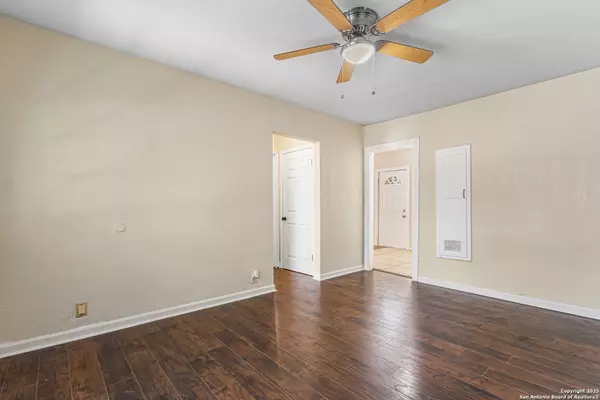 San Antonio, TX 78211,1117 Fenfield