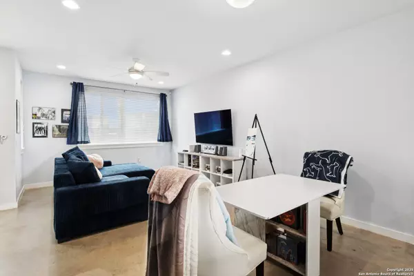 San Antonio, TX 78204,330 Clay UNIT UNIT